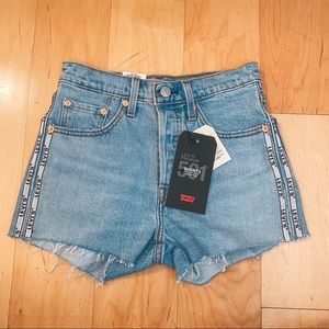 NWT Levi 501 shorts